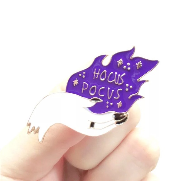 🎉 New Hocus Pocus Witch Pin - Picture 6 of 8